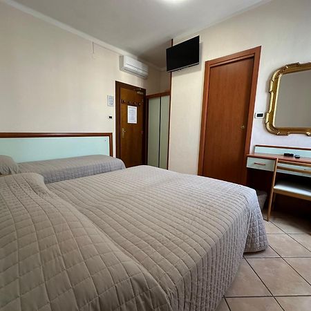 Hotel Svizzera アルマ・ディ・タッジャ エクステリア 写真