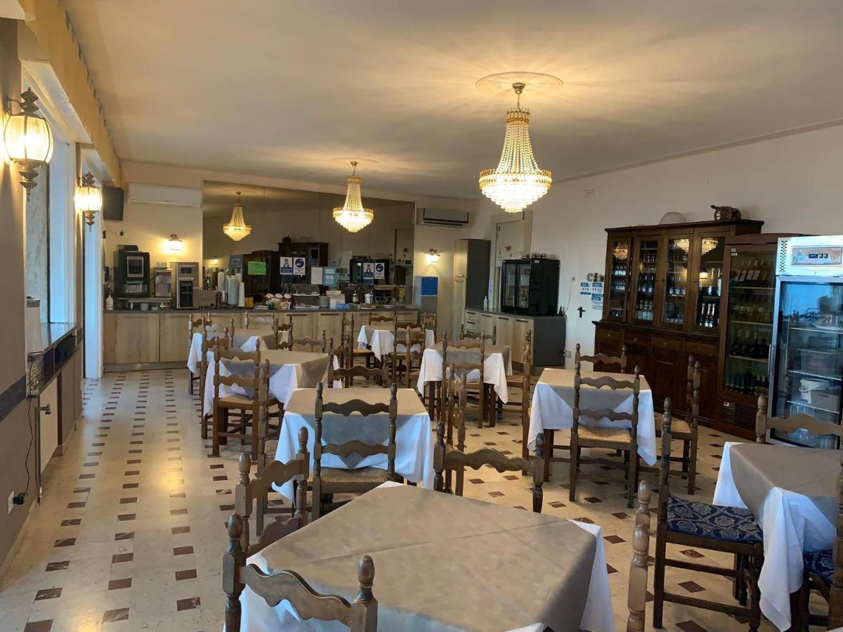 Hotel Svizzera アルマ・ディ・タッジャ エクステリア 写真
