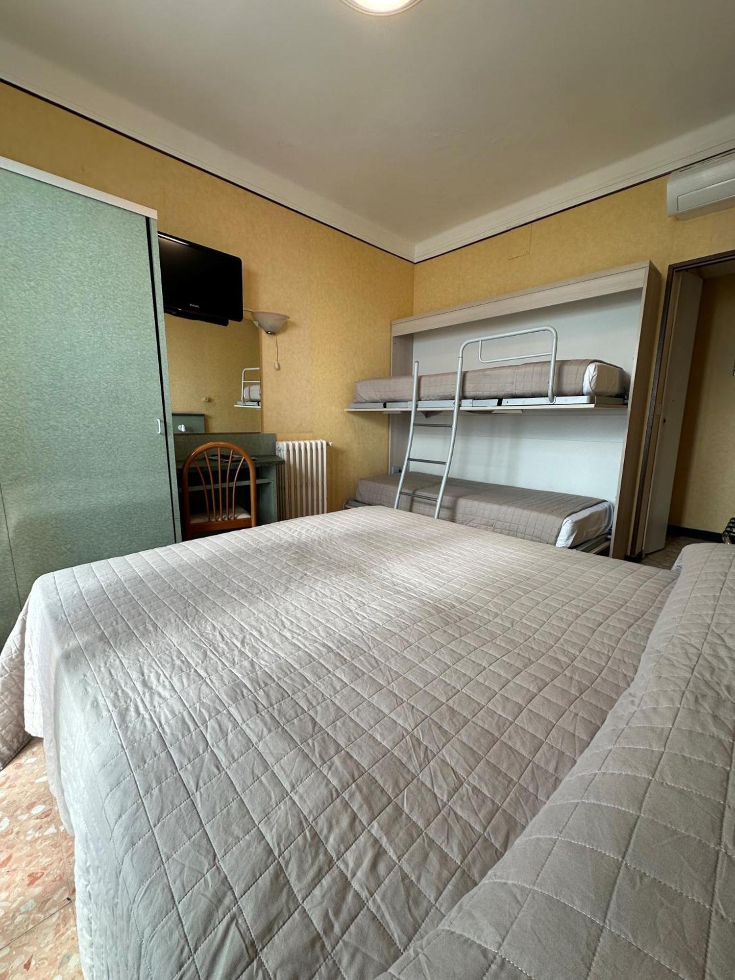 Hotel Svizzera アルマ・ディ・タッジャ エクステリア 写真