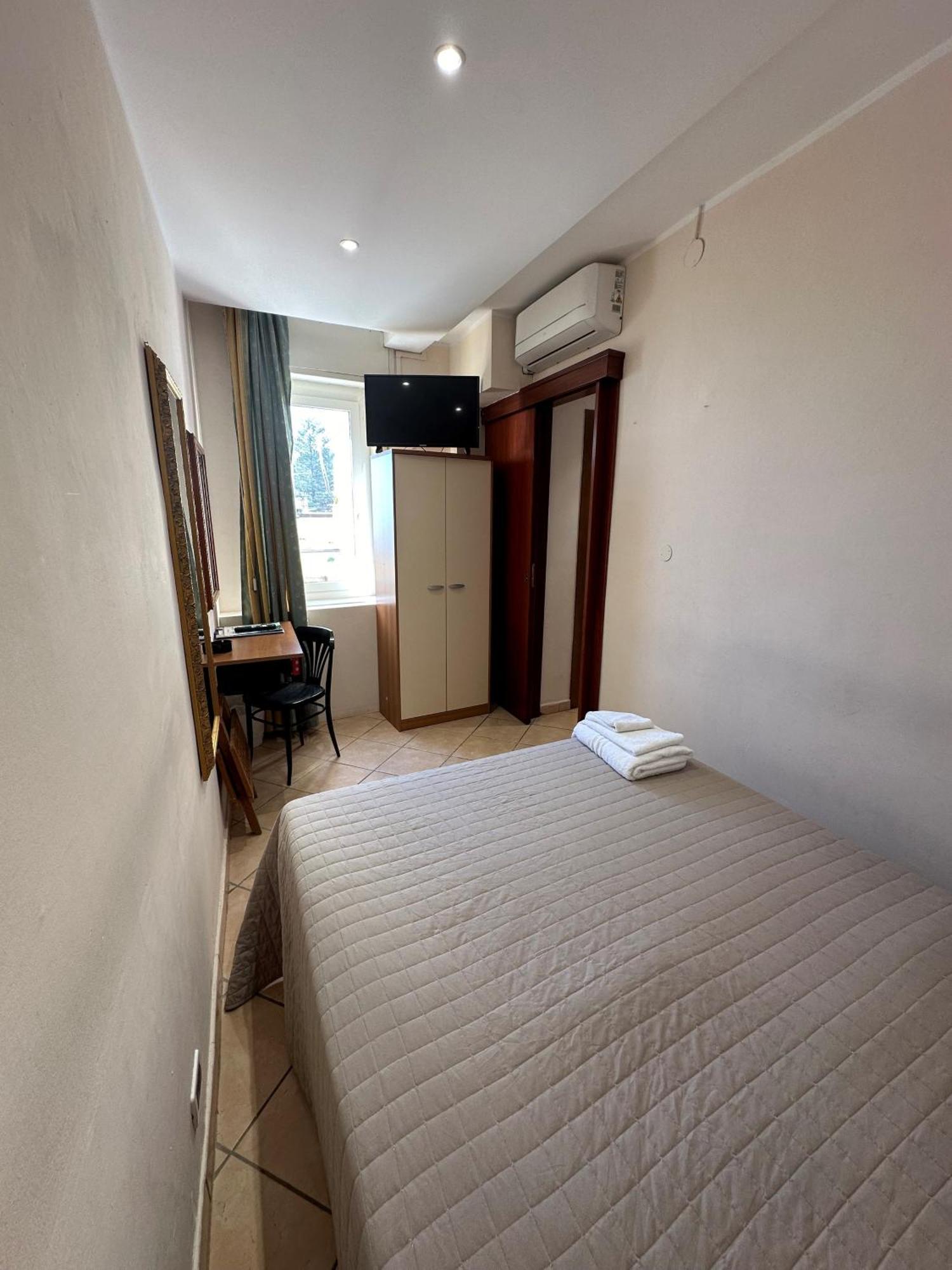 Hotel Svizzera アルマ・ディ・タッジャ エクステリア 写真