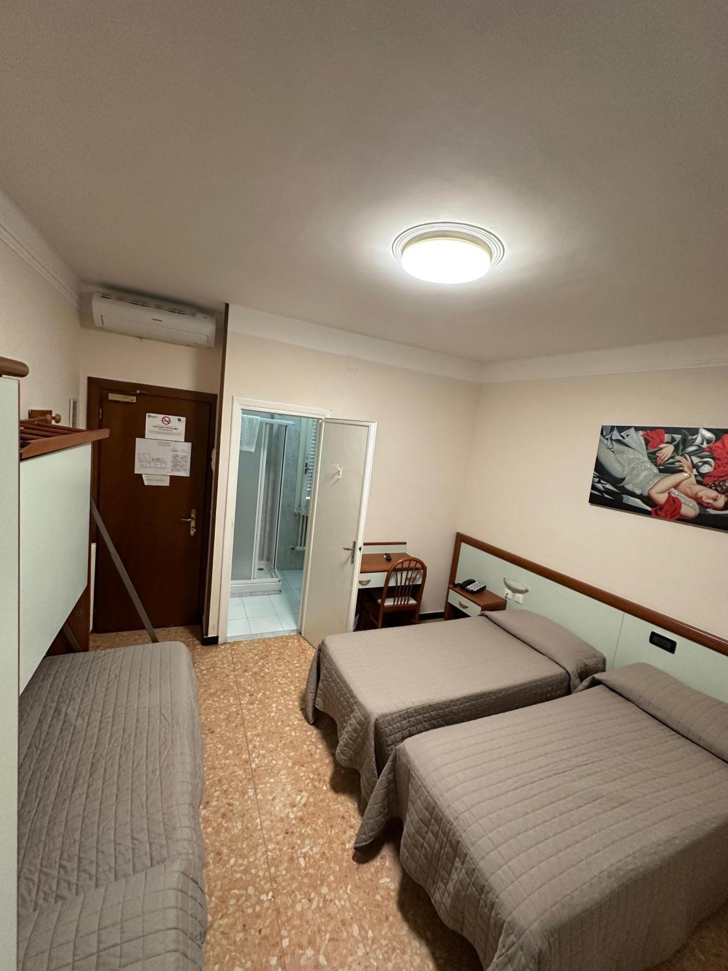 Hotel Svizzera アルマ・ディ・タッジャ エクステリア 写真