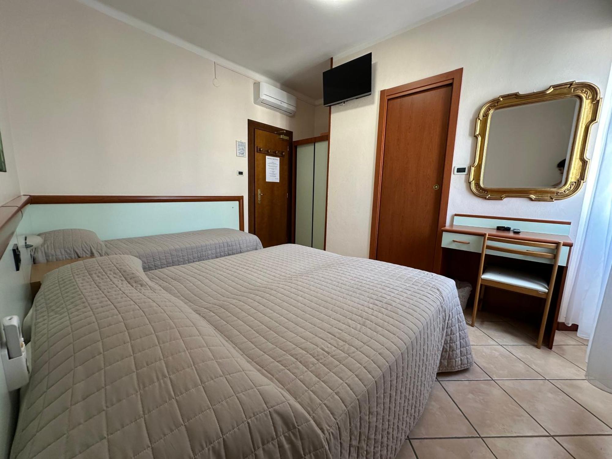 Hotel Svizzera アルマ・ディ・タッジャ エクステリア 写真